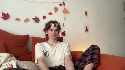 Snapshot of di_n_alex chatting on 11.07.25 Di Alex online show from 11.07.25