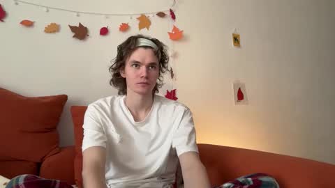 Snapshot of di_n_alex chatting on 11.14.25 Di Alex online show from 11.14.25