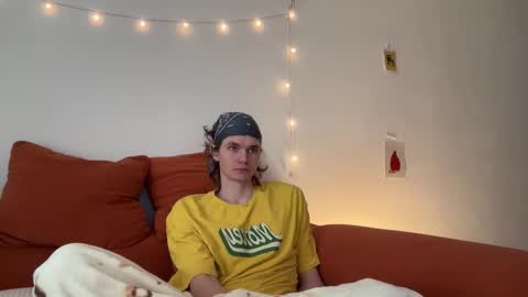 Snapshot of di_n_alex chatting on 11.30.25 Di Alex online show from 11.30.25