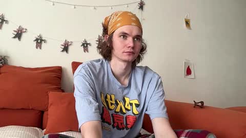 Snapshot of di_n_alex chatting on 12.14.25 Di Alex online show from 12.14.25