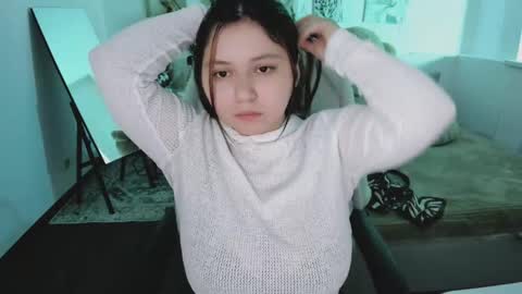 Snapshot of diaangell chatting on 04.18.26 Dia online show from 04.18.26