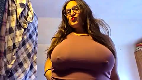 Snapshot of diamond_tease chatting on 12.01.25 diamond_tease online show from 12.01.25