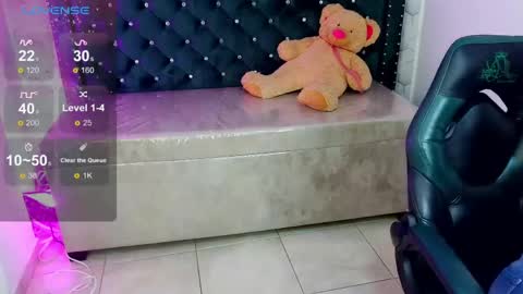 Snapshot of diamondfox_m chatting on 04.24.26 Your Diamond online show from 04.24.26