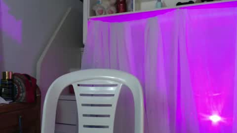 Snapshot of diana_smit_ chatting on 01.05.25 diana online show from 01.05.25