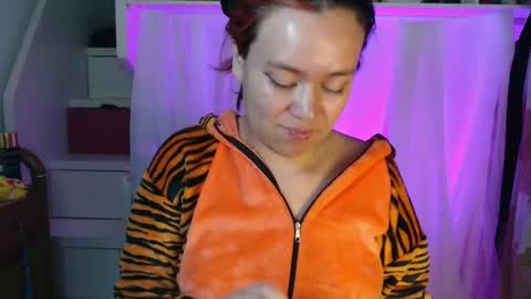 Snapshot of diana_smit_ chatting on 01.05.25 diana online show from 01.05.25