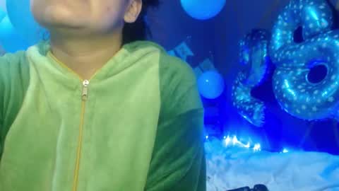 Snapshot of diana_smit_ chatting on 11.22.25 diana online show from 11.22.25