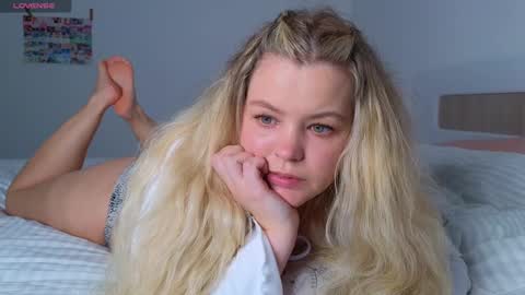 Snapshot of dianaholiday chatting on 10.25.25 Olga online show from 10.25.25