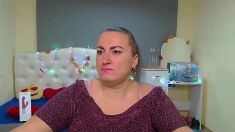 Snapshot of dianamgg chatting on 11.19.25 Diana online show from 11.19.25