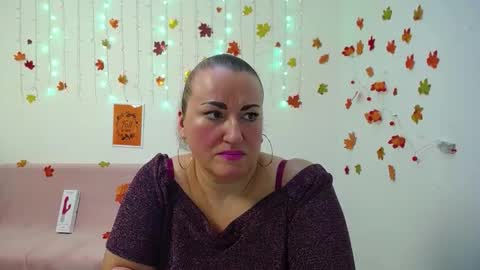 Snapshot of dianamgg chatting on 11.25.25 Diana online show from 11.25.25