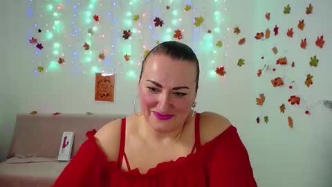 Snapshot of dianamgg chatting on 11.27.25 Diana online show from 11.27.25