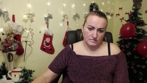 Snapshot of dianamgg chatting on 12.14.25 Diana online show from 12.14.25