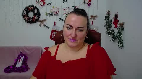 Snapshot of dianamgg chatting on 12.16.25 Diana online show from 12.16.25