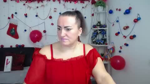 Snapshot of dianamgg chatting on 12.17.25 Diana online show from 12.17.25