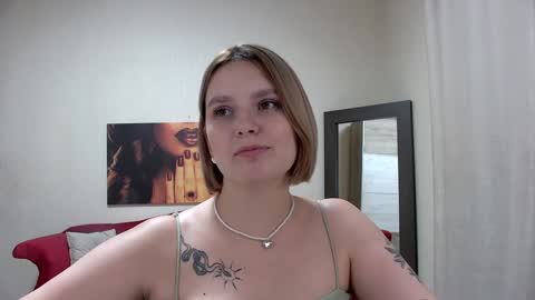 Snapshot of dianemills chatting on 02.01.25 Diane Mills online show from 02.01.25