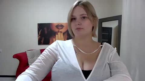 Snapshot of dianemills chatting on 11.12.25 Diane Mills online show from 11.12.25