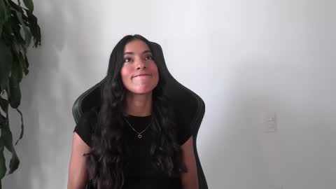 Snapshot of dianne_nanatzu chatting on 03.03.25 Melania - online show from 03.03.25