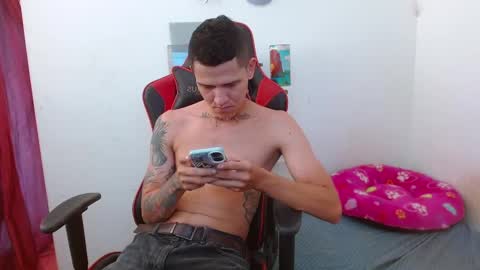 Snapshot of dick_monster23cm chatting on 01.23.25 dick_monster23cm online show from 01.23.25