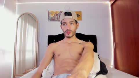 Snapshot of diego_latino chatting on 03.11.25 Diego lat online show from 03.11.25