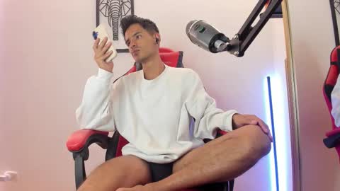 Snapshot of diego_latino chatting on 09.29.25 Diego lat online show from 09.29.25