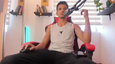 Snapshot of diego_latino chatting on 10.24.25 Diego lat online show from 10.24.25