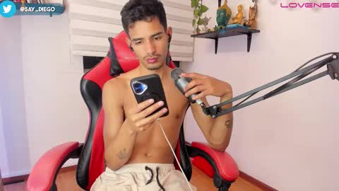 Snapshot of diego_latino chatting on 10.27.25 Diego lat online show from 10.27.25
