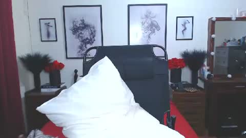 Dennesse online show from 11.23.25