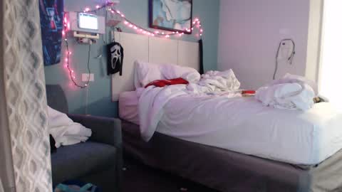 Snapshot of digitaldust666 chatting on 10.05.25 Digital Dust online show from 10.05.25