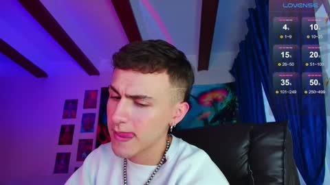 Julian Independent Model online show from 03.01.25