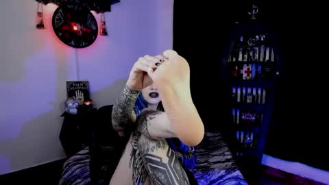 Snapshot of dimmuanddarkness chatting on 12.04.25 dimmuanddarkness online show from 12.04.25