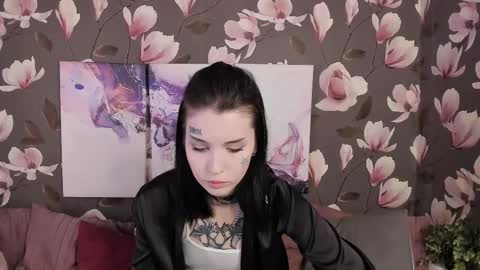 Snapshot of dina_curio chatting on 12.19.25 Dina online show from 12.19.25