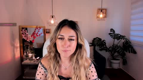 Snapshot of dina_ride chatting on 12.20.24 online show from 12.20.24