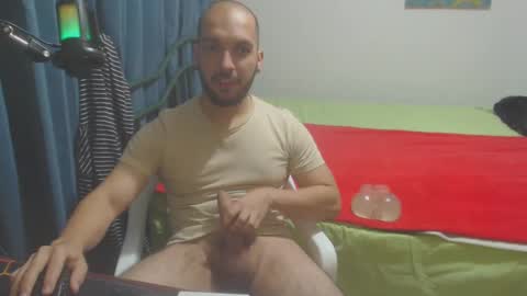 Snapshot of dinchtcams chatting on 12.31.24 Dincht online show from 12.31.24