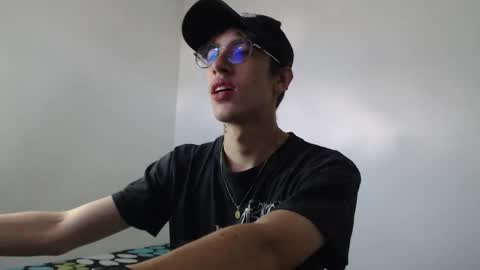 Snapshot of dio_star chatting on 11.18.25 Dio online show from 11.18.25