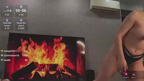 Snapshot of diora_vibe chatting on 03.06.25 Diora Sam online show from 03.06.25