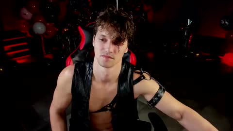 Snapshot of dirty_boss chatting on 10.19.25 dirty_boss online show from 10.19.25