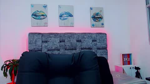 Snapshot of dirty_model chatting on 09.14.25 dirty model online show from 09.14.25