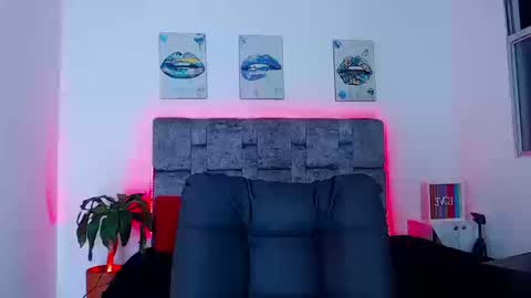 Snapshot of dirty_model chatting on 09.19.25 dirty model online show from 09.19.25