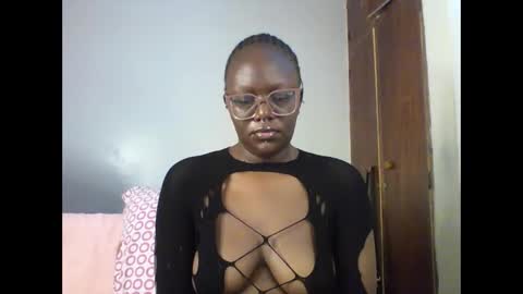 Snapshot of dirty_sweet_2 chatting on 12.14.25 ELLE online show from 12.14.25