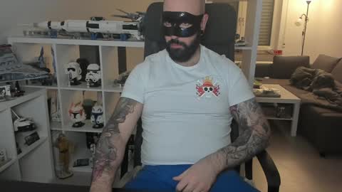 Snapshot of dirtybalws chatting on 01.12.25 Robert online show from 01.12.25