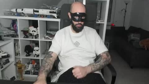 Snapshot of dirtybalws chatting on 11.06.25 Robert online show from 11.06.25