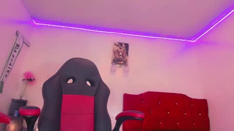 Naomy  online show from 01.18.25