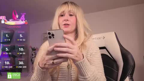 Snapshot of dirtylilsusie chatting on 11.03.25 Susie online show from 11.03.25