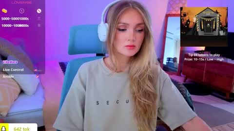 Snapshot of disney__princess chatting on 11.02.25 JASMINE online show from 11.02.25