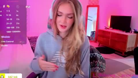 Snapshot of disney__princess chatting on 12.03.25 JASMINE online show from 12.03.25