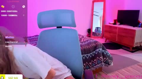 Snapshot of disney__princess chatting on 12.17.25 JASMINE online show from 12.17.25