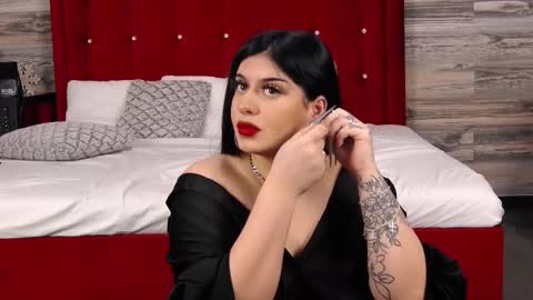 Snapshot of divinearia chatting on 11.09.25 Aria online show from 11.09.25