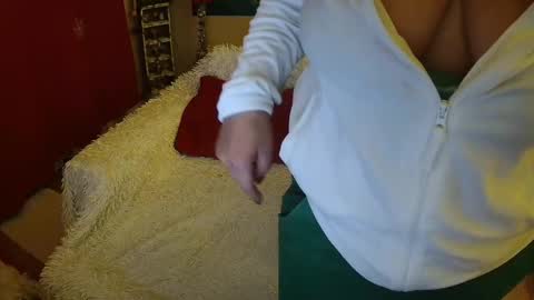 Snapshot of divineblond chatting on 12.23.24 Alexxa online show from 12.23.24