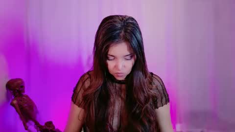 DivineLynn online show from 02.10.25