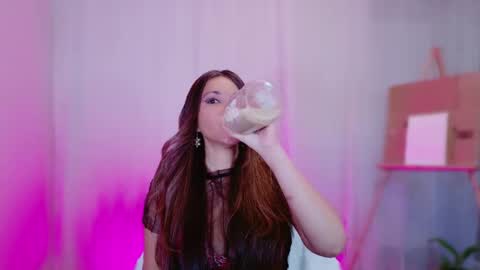 DivineLynn online show from 02.22.25