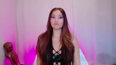 DivineLynn online show from 03.12.25